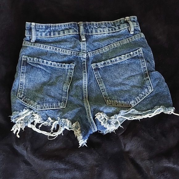 Shorts - Picture 3 of 9